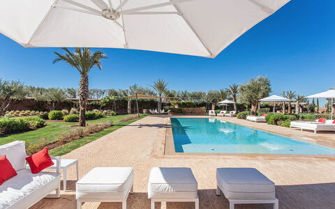 Villa Delizia: Piscine, Recours, Mobilier De Jardin, Parapluie, Aménagement Paysager, Jardin, Balancelle, Eco Hôtel, Ombre
