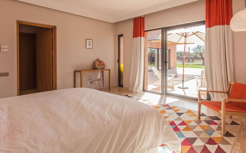 Villa Delizia: Meubles, Sol, Sol, Design Intérieur, Tache De Bois, Chaise, Recours, Ombre, Dur, Piscine