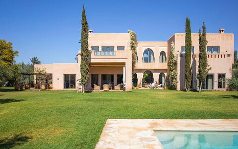 Villa Elio: Arbre, Zone Résidentielle, Domicile, Architecture, Maison, Biens, Lot Terre, Jardin, Manoir