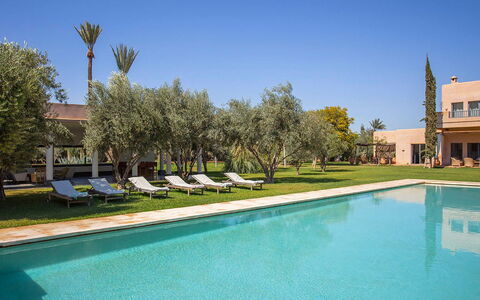 Villa Elio: Piscine, Recours, Biens, Thermes, Jardin, Hacienda, Ombre, Mobilier De Jardin, Aménagement Paysager, Eco Hôtel