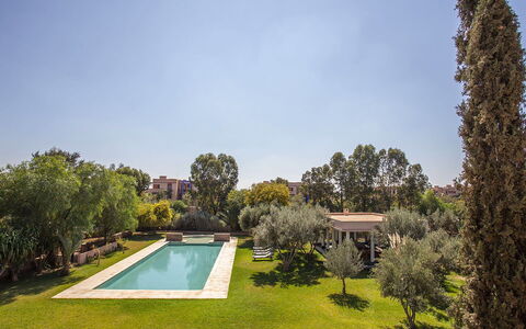 Villa Elio: Arbre, Piscine, Arbuste, Jardin, Biens, Pelouse, Aménagement Paysager, Cour, Hacienda, Arrière-Cour