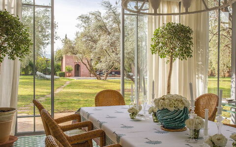 Villa Mauri: Meubles, Chaise, Table, Design Intérieur, Table Cuisine Et Salle A Manger, Éclairage, Salle À Manger, Ombre, Restaurant, Plante D'Appartement