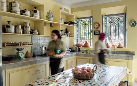 Villa Mauri: Meubles, Design Intérieur, Cuisine, Étagère, Rayonnage, Comptoir, Sol, Éclairage, Domicile, Cabinetry