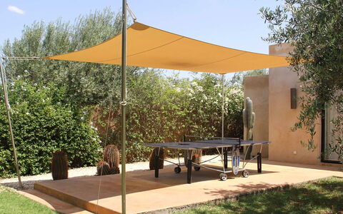 Villa Noria: Ombre, Canopée, Mobilier De Jardin, Jardin, Structure En Plein Air, Patio, Tableau De Plein Air, Arrière-Cour, Cour