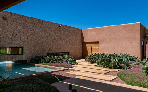Villa Amrabat: Mur, Architecture, Jardin, Arbuste, Composite, Aménagement Paysager, Béton, Biens, Ombre, Cour
