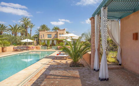 Villa Jamila: Piscine, Recours, Mobilier De Jardin, Hacienda, Biens, Parapluie, Villa, Aménagement Paysager, Hôtel