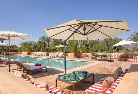 Villa Jamila: Mobilier De Jardin, Recours, Balancelle, Parapluie, Ombre, Conception, Piscine, Hôtel