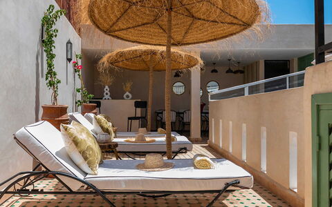 Riad Ali: Meubles, Sol, Design Intérieur, Sol, Chaise, Bois, Table, Mobilier De Jardin, Pot De Fleur, Osier