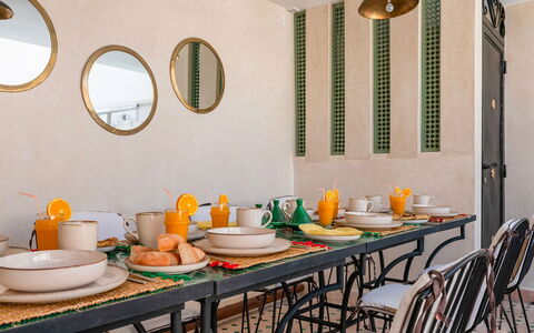 Riad Ali: Meubles, Design Intérieur, Éclairage, Table, Chaise, Pièce, Table Cuisine Et Salle A Manger, Plafond, Luminaire, Salle À Manger