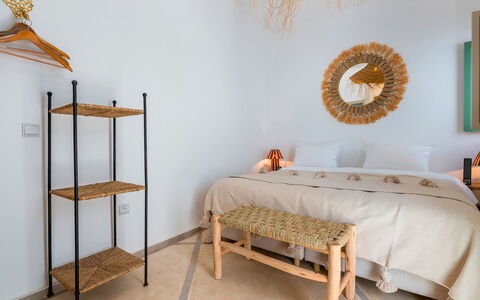 Riad Ali: Meubles, Bois, Chambre, Design Intérieur, Lit, Literie, Drap De Lit, Sol, Linge, Cadre De Lit