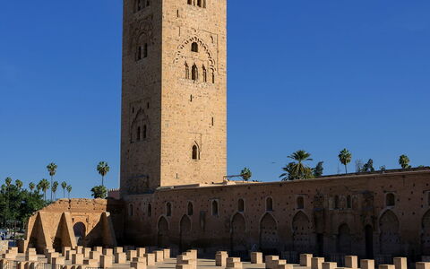 Riad Ali: La Tour, Paysage, Point De Repère, Site Historique, Attraction Touristique, Histoire, Monument, Histoire Ancienne