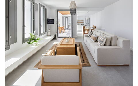 Villa Kenan: Meubles, Design Intérieur, Canapé, Sol, Sol, Bois, Salon, Table, Parquet, Domicile