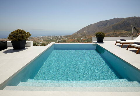 Villa Kenan: Bleu, Piscine, L'Eau, Composite, Recours, Loisir, Tuile, Eco Hôtel, Caractéristique De L'Eau, Matériau Naturel