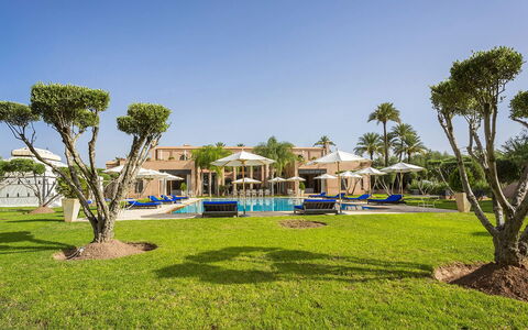 Le Palais du Roi: Mobilier De Jardin, Recours, Piscine, Ombre, Loisir, Parapluie, Eco Hôtel, Hôtel, Villa
