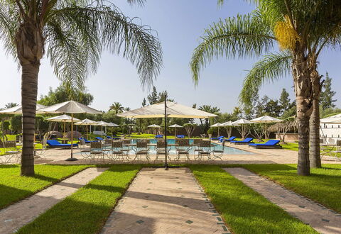 Le Palais du Roi: Bleu, Mobilier De Jardin, Parapluie, Recours, Piscine, Ombre, Balancelle, Loisir, Eco Hôtel