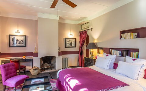 Villa Exotic: Design Intérieur, Sol, Meubles, Sol, Domicile, Plafond, Chambre, Pièce, Cadre, Lit