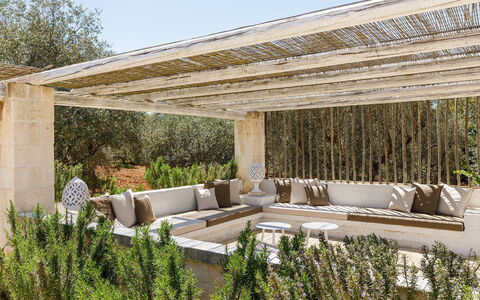 Villa Olivella: Bois, Meubles, Mobilier De Jardin, Jardin, Pergola, Matériau Naturel, Chaise, Structure En Plein Air, Ombre, Dur