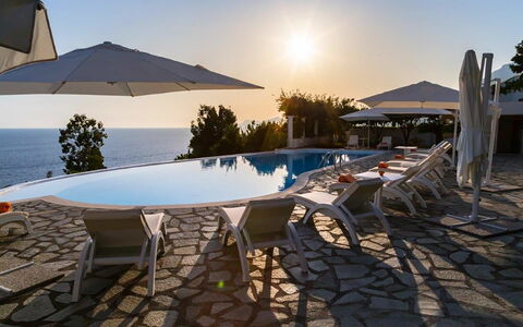 Villa Desideria: Bleu, Piscine, Mobilier De Jardin, Parapluie, Recours, Mer, Océan, Balancelle, Chaise, Eco Hôtel