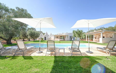Trulli Heaven: Ombre, Biens, Piscine, Pelouse, Jardin, Aménagement Paysager, Cour, Hacienda, Parc, Conception
