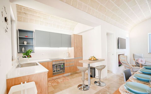 Trulli Heaven: Meubles, Design Intérieur, Sol, Bois, Sol, Plafond, Comptoir, Cuisine, Éclairage, Cabinetry