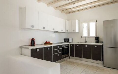 Villa Apollonia: Cuisine, Comptoir, Appareil De Cuisine, Cabinetry, Principaux Appliance, Sol, Meubles, Design Intérieur, Sol, Placard