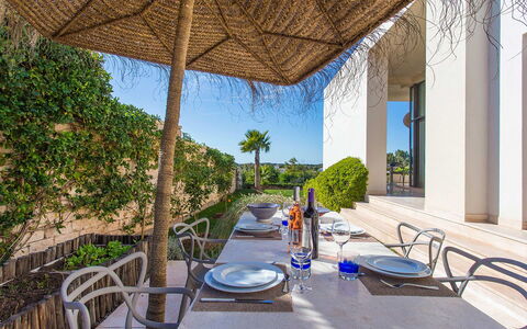 Villa Amador: Ombre, Recours, Chaise, Jardin, Mobilier De Jardin, Aménagement Paysager, Biens, Eco Hôtel, Cour, Villa