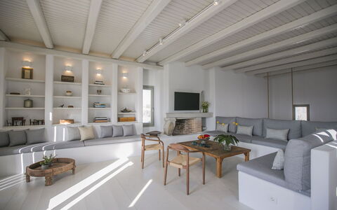 Villa Ermione: Meubles, Design Intérieur, Sol, Sol, Plafond, Pièce, Salon, Éclairage, Domicile, Canapé