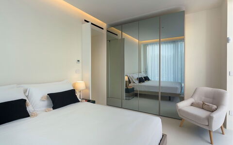 Villa Zora: Design Intérieur, Sol, Mur, Meubles, Sol, Bois, Lit, Chambre, Textile, Pièce