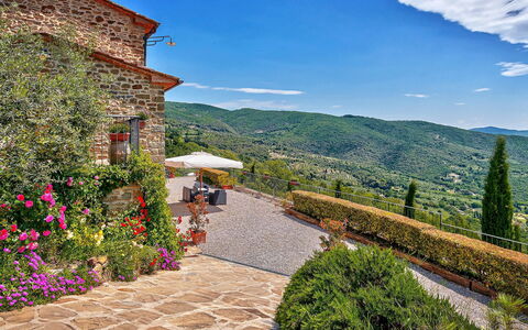 Villa Vita Bella: Colline, Chaîne De Montagnes, Station De Montagne, Jardin, Vallée, Crête, Aménagement Paysager, Pot De Fleur, Plante D'Appartement, Dalle