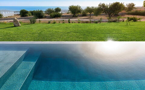 Villa Miriam: Bleu, Piscine, Composite, Recours, Ombre, Eco Hôtel, Caractéristique De L'Eau, Aménagement Paysager, Tuile, Tropiques