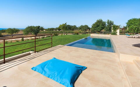 Villa Miriam: Bleu, Piscine, Composite, Ombre, Recours, Aménagement Paysager, Tuile, Dalle, Mobilier De Jardin, Conception
