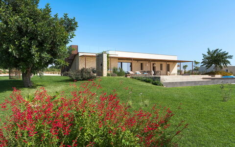 Villa Miriam: Ciel, Herbe, Architecture, Domicile, Lot Terre, Plaine, Paysage, Biens, Toit