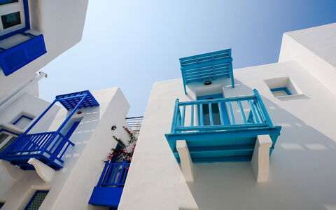 The Rose Flat: Bleu, Composite, Appartement, Balcon, Peindre, Conception, Daylighting