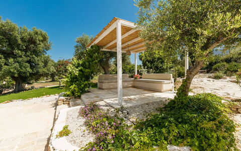 Villa Riva: Arbuste, Jardin, Ombre, Structure En Plein Air, Aménagement Paysager, Belvédère, Mobilier De Jardin, Arrière-Cour, Conception, Pergola