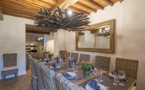 Villa Marinella: Meubles, Design Intérieur, Sol, Bois, Chaise, Plafond, Table, Table Cuisine Et Salle A Manger, Salle À Manger, Sol