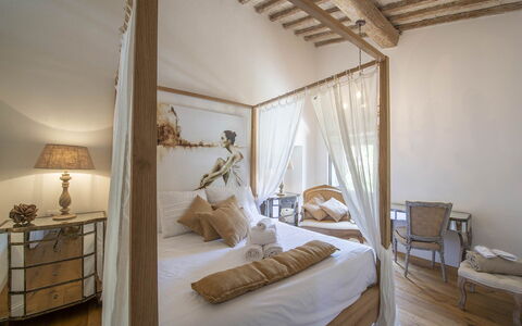 Villa Marinella: Meubles, Design Intérieur, Chambre, Bois, Lit, Sol, Sol, Éclairage, Domicile, Plafond