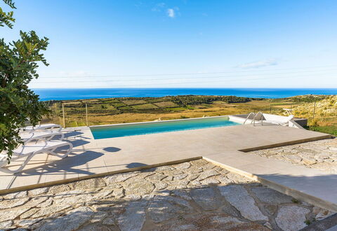 Villa Lily: Bleu, Piscine, Dalle, Passerelle, Tuile