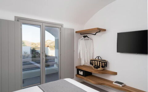 Villa Akrotiri: Design Intérieur, Chambre, Lit, Conception, Tache De Bois, Dur, Linge, Literie, Cadre De Lit, Oreiller