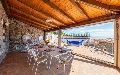 Villa Pietraluna: Sol, Meubles, Sol, Chaise, Pot De Fleur, Plante D'Appartement, Recours, Tuile, Balcon, Tache De Bois