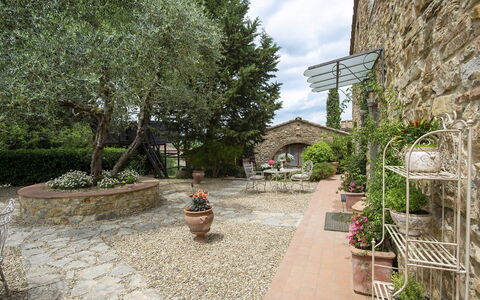 Villa Grevigiana: Arbuste, Dalle, Jardin, Pot De Fleur, Brique, Pavé, Mur De Pierre, Aménagement Paysager, Plante D'Appartement