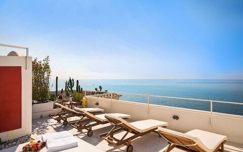 Villa Chiara: Meubles, Mer, Balcon, Appartement, Chaise, Recours, Océan, Ombre, Mobilier De Jardin, Pot De Fleur