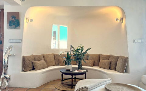 Sa Galera Villa: Mur, Meubles, Design Intérieur, Plafond, Canapé, Domicile, Pièce, Salon, Throw Pillow