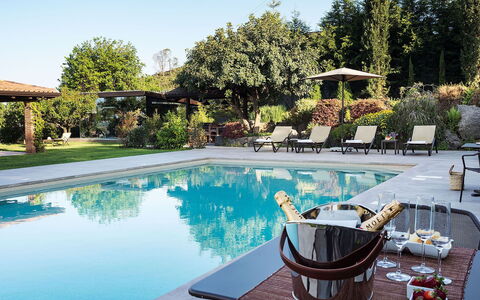 Villa Monte Serra: Piscine, Mobilier De Jardin, Recours, Parapluie, Meubles, Balancelle, Eco Hôtel, Ombre, Loisir