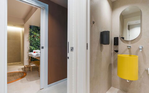 Villa Cornino: Mur, Sol, Design Intérieur, Sol, Luminaire Plomberie, Bois, Salle De Bains, Toilette, Siège De Toilette, Plomberie