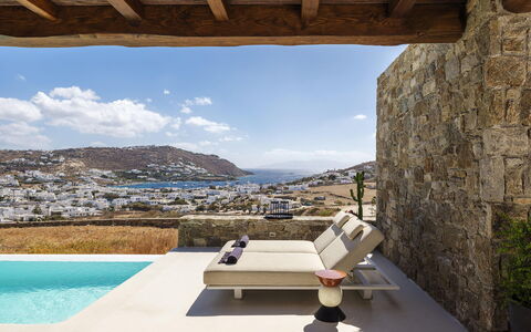Villa Medea: Sol, Meubles, Sol, Chaise, Recours, Canapé, Salon, Ombre, Matériau Naturel