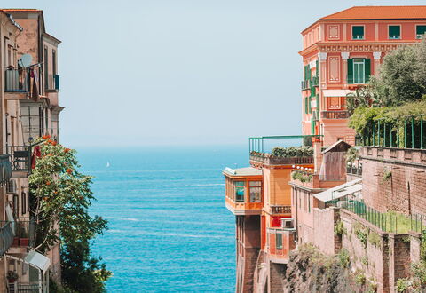 Casa Oscar: Bleu, Jour, Bâtiment, Ville, Zone Résidentielle, Appartement, Quartier, Architecture, Ville, Été