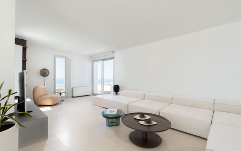 Villa Kallisti: Meubles, Sol, Design Intérieur, Sol, Canapé, Salon, Appartement, Plafond, Pièce, Table