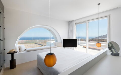 Villa Kallisti: Sol, Plafond, Chambre, Lit, Daylighting, Literie, Parquet, Appartement Penthouse, Hôtel, Drap De Lit