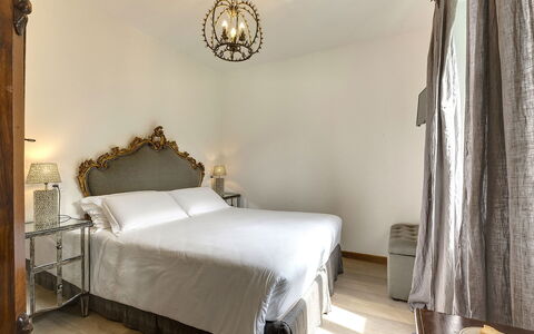 Villa Senio: Design Intérieur, Meubles, Chambre, Lit, Éclairage, Literie, Sol, Domicile, Sol, Cadre De Lit