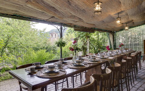Villa Senio: Meubles, Bois, Table, Chaise, Table Cuisine Et Salle A Manger, Restaurant, Plafond, Salle À Manger, Tableau De Plein Air, Matériau Naturel